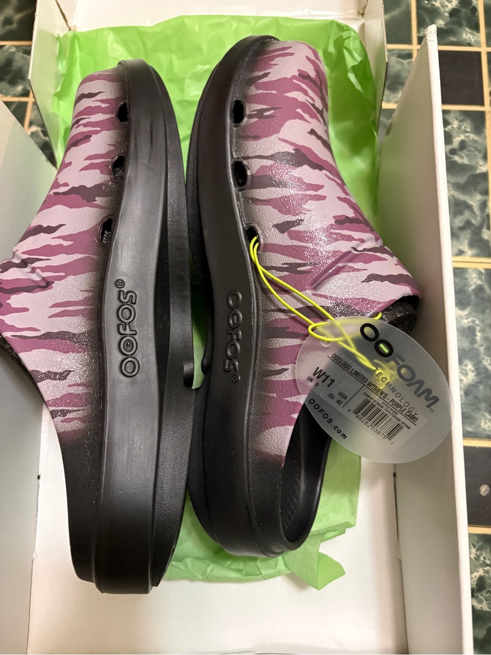 OOFOS Pink Purple Camo Slip-On Recovery Shoes- Brand new w/ Box- Rare color. - Picture 5 of 8